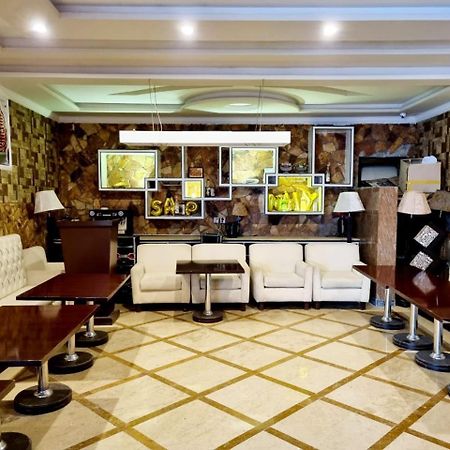 Triple One Hotel Suites Abbotábád Kültér fotó