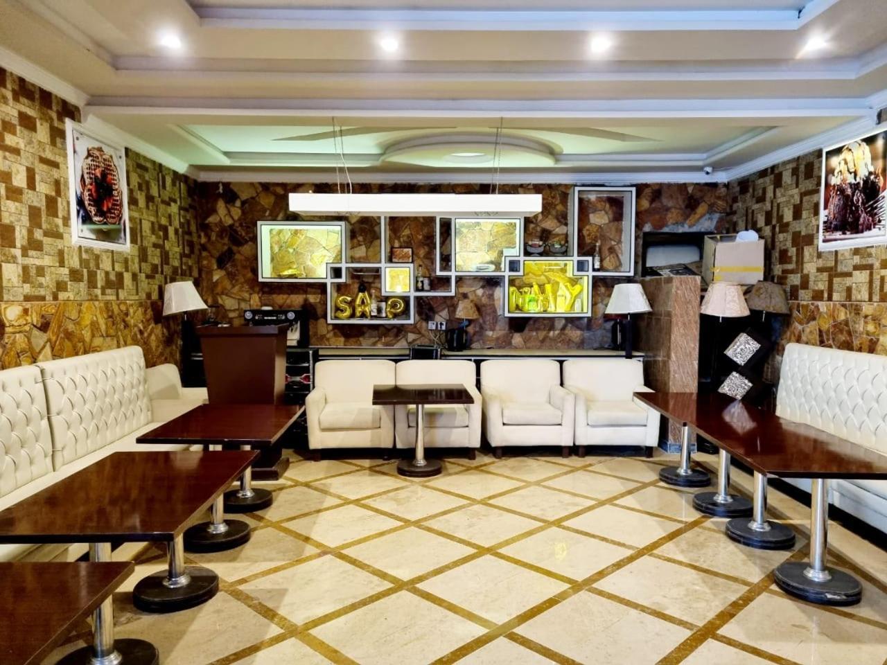 Triple One Hotel Suites Abbotábád Kültér fotó