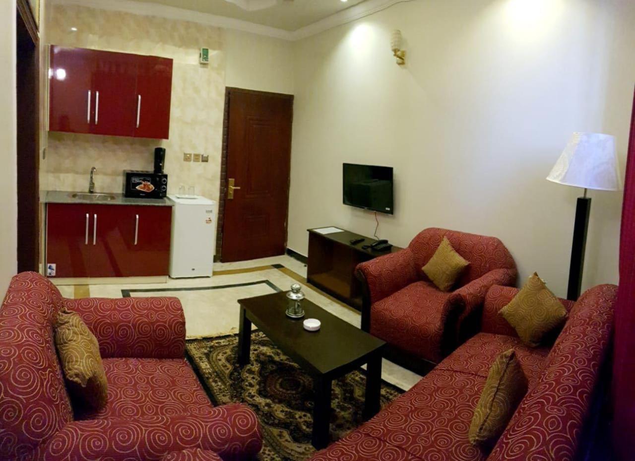 Triple One Hotel Suites Abbotábád Kültér fotó