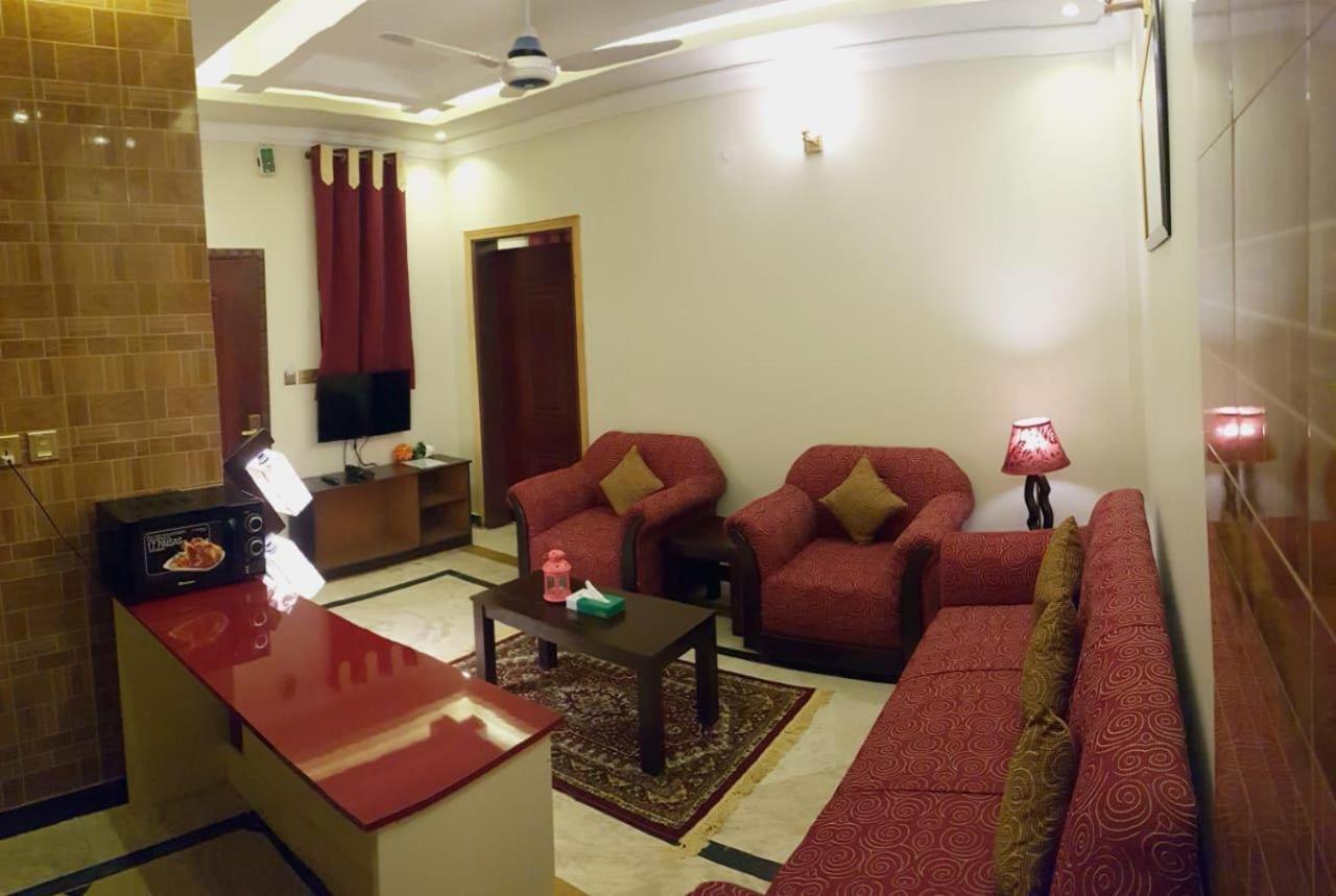 Triple One Hotel Suites Abbotábád Kültér fotó