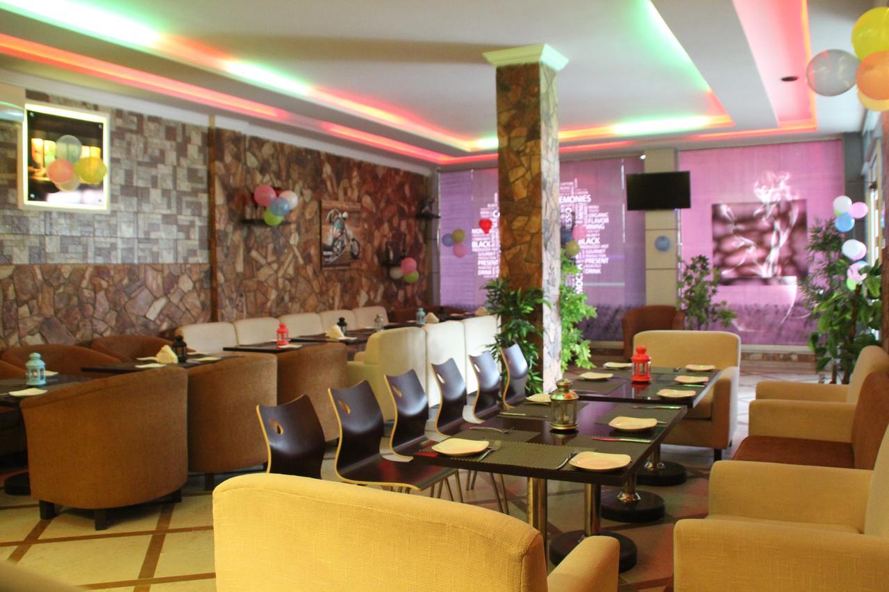 Triple One Hotel Suites Abbotábád Kültér fotó